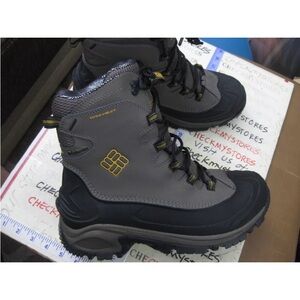 NEW Columbia YM5383 Mens. Size 9
Arctic Trip Omni Heat Waterproof Winter Boots
